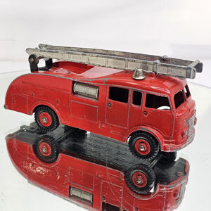 Dinky Toys Original 955 - Fire Engine With Ladder Nice Condition